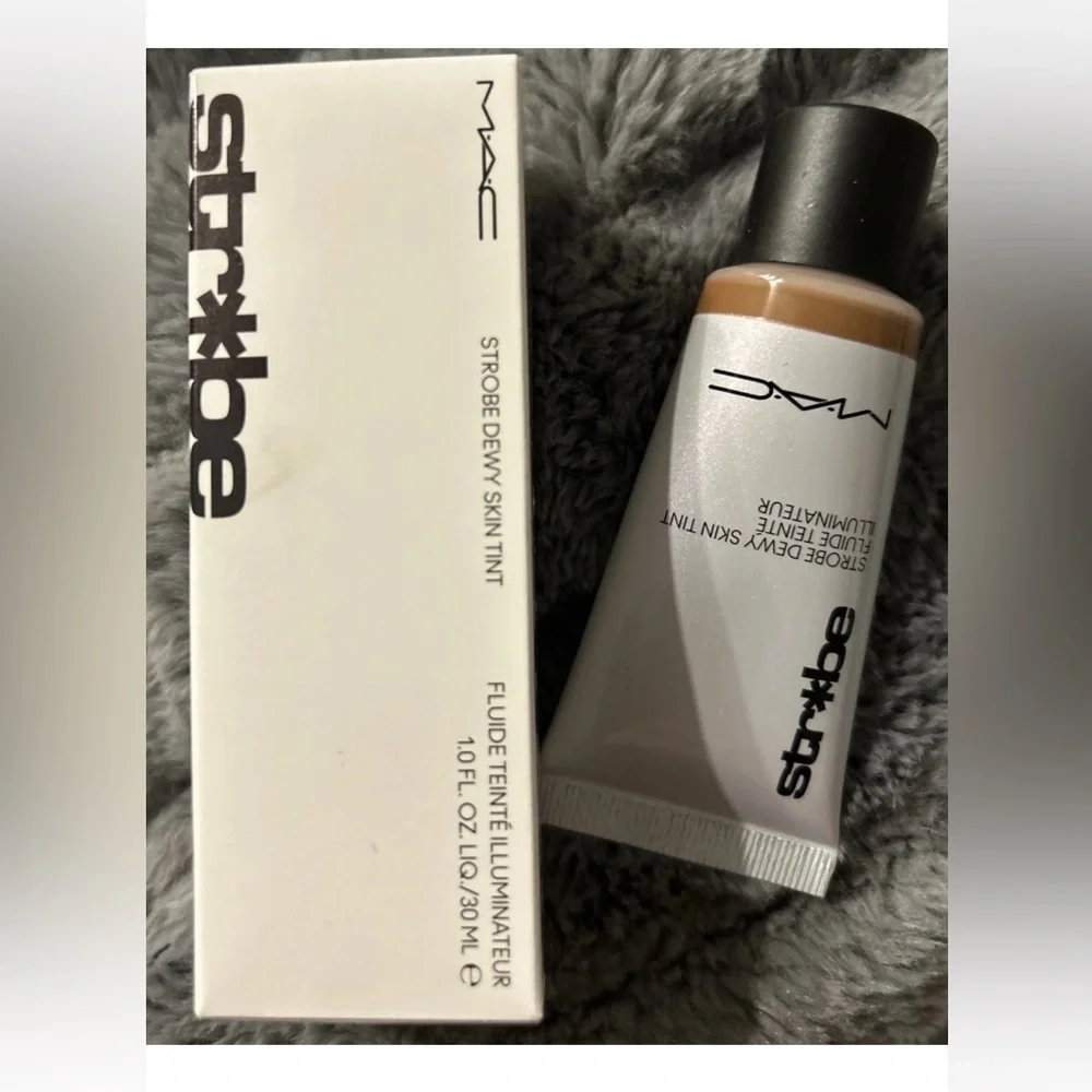 MAC Cosmetics Strobe Dewy Skin Tint (Deep 1) (30ml)